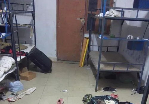 工廠宿舍往事 當(dāng)“共用”成為崩潰的日常